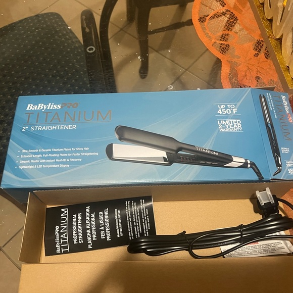 BaBylissPRO Titanium Hair Straightener - Picture 4 of 5